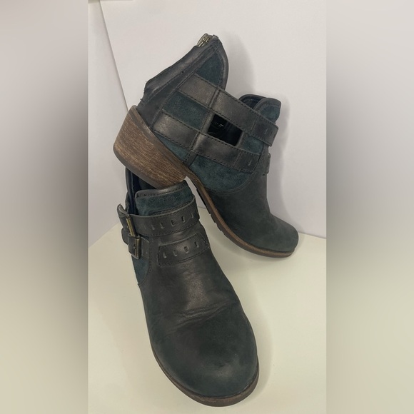 UGG Patsy Black Ankle Boots - Picture 1 of 9